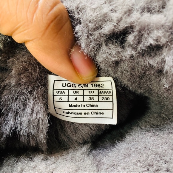 Ugg Bailey Boots - Picture 5 of 7